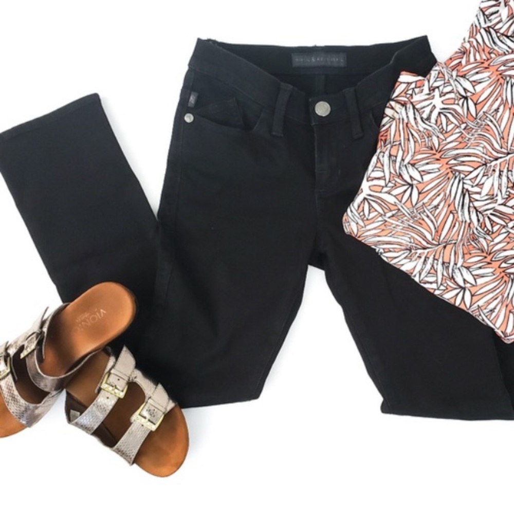 Rock & Republic Black Back Pocket Jeans
